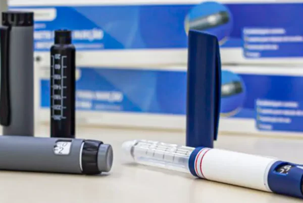 Canetas emagrecedoras utilizadas para controle de peso, ilustrando medicamentos injetáveis usados no tratamento da obesidade